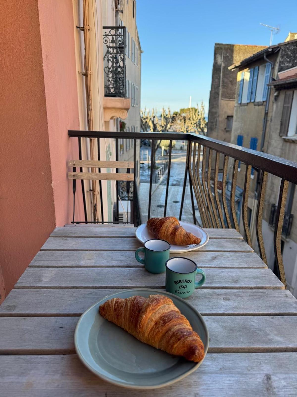 Un Balcon, Au Coeur Du Village Каси Екстериор снимка